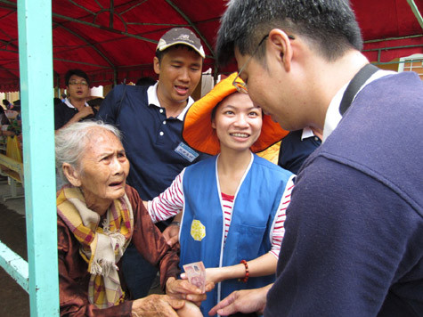 Giá trị vất chất có thể chưa nhiều nhưng tấm lòng của những con người này thì thật đáng trân trọng.