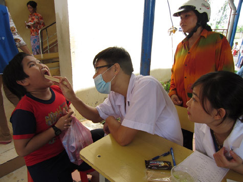 Bên cạnh đó là đông đảo các “bác sỹ”, “nha sĩ” và y sĩ tương lai.