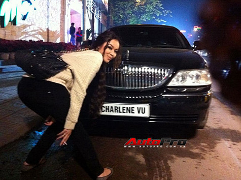 Một số hình ảnh của "Yêu nữ" sánh đôi với xế hộp khủng: Một số hình ảnh của "Yêu nữ" sánh đôi với xế hộp khủng: