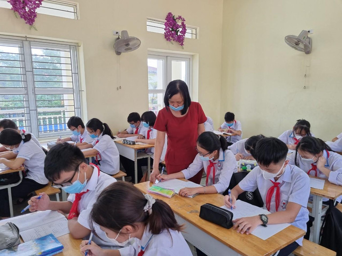 Cô giáo Vũ Uyên tâm huyết với việc nâng cao chất lượng ôn thi vào 10 (Ảnh: CTV)