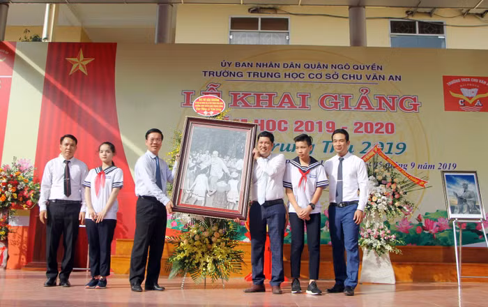Thầy và trò Trường Trung học cơ sở Chu Văn An luôn nỗ lực dạy tốt, học tốt. (Ảnh: Lã Tiến)