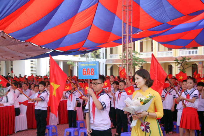 Trường Trung học cơ sở Chu Văn An chào đón các học sinh khối 6 (Ảnh: Lã Tiến) Trường Trung học cơ sở Chu Văn An chào đón các học sinh khối 6 (Ảnh: Lã Tiến)