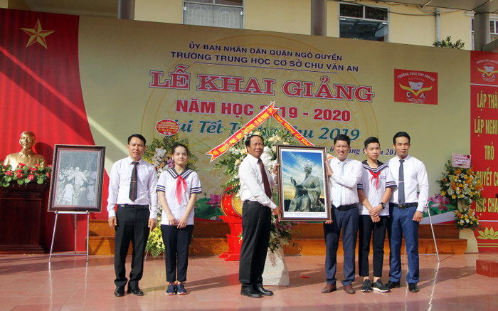 Ông Lê Văn Thành, Ủy viên Trung ương Đảng, Bí thư Thành ủy Hải Phòng chúc mừng nhà trường nhân dịp khai giảng (Ảnh: Lã Tiến) Ông Lê Văn Thành, Ủy viên Trung ương Đảng, Bí thư Thành ủy Hải Phòng chúc mừng nhà trường nhân dịp khai giảng (Ảnh: Lã Tiến)