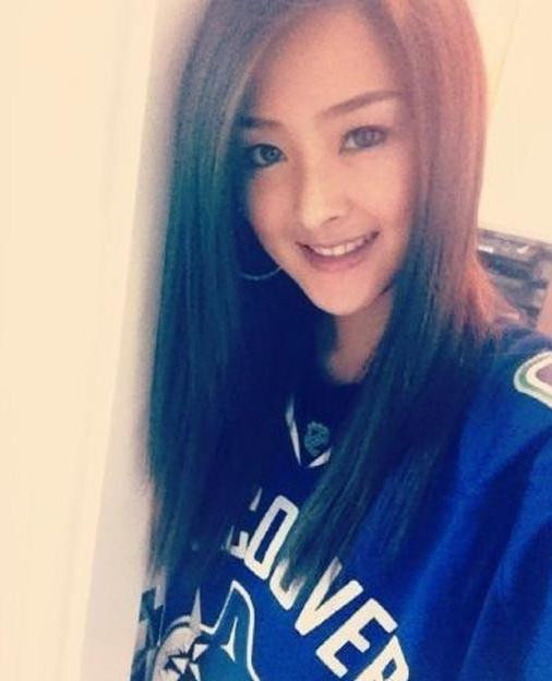 Về tin đồn từng chia tay với bạn trai Billy người Canada trước khi tham dự cuộc thi Hoa hậu Trung Quốc ở Vancouver, Trương Danh Nha cho biết, khi tham dự cuộc thi, giữa cô và bạn trai vẫn là những người tình, sau đó hai người còn đóng phim chung cùng nhau rồi mới chia tay, với lý do cả hai người không hợp nhau. Về tin đồn từng chia tay với bạn trai Billy người Canada trước khi tham dự cuộc thi Hoa hậu Trung Quốc ở Vancouver, Trương Danh Nha cho biết, khi tham dự cuộc thi, giữa cô và bạn trai vẫn là những người tình, sau đó hai người còn đóng phim chung cùng nhau rồi mới chia tay, với lý do cả hai người không hợp nhau.