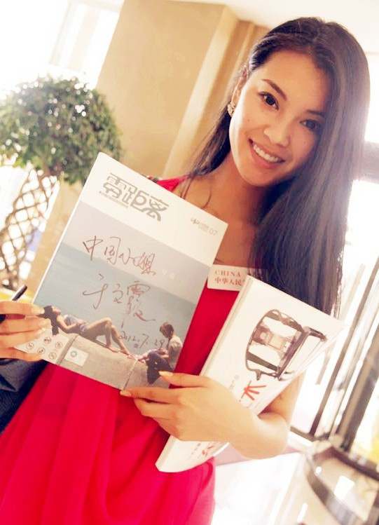 "Có người bạn từng xui tôi đi thẩm mỹ nốt ruồi nhưng tôi không nghe theo. Vì biết đâu nó là những nốt ruồi son sẽ mang lại nhiều may mắn trong cuộc sống của tôi thì sao?", Vu Văn Hà chia sẻ. "Có người bạn từng xui tôi đi thẩm mỹ nốt ruồi nhưng tôi không nghe theo. Vì biết đâu nó là những nốt ruồi son sẽ mang lại nhiều may mắn trong cuộc sống của tôi thì sao?", Vu Văn Hà chia sẻ.