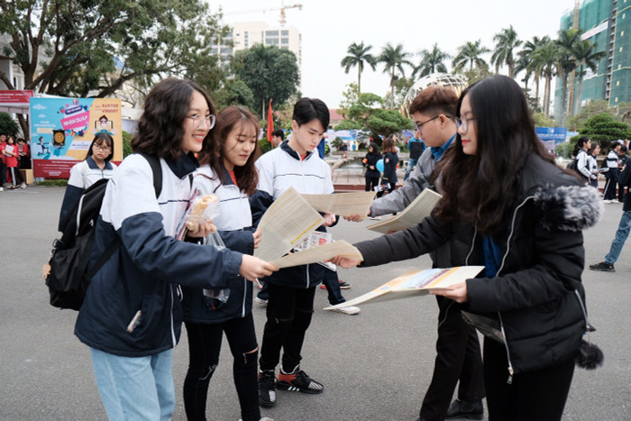 Trường Đại học Hàng hải Việt Nam thường tổ chức ngày hội tư vấn hướng nghiệp đối với học sinh lớp 12 (Ảnh: Lã Tiến) Trường Đại học Hàng hải Việt Nam thường tổ chức ngày hội tư vấn hướng nghiệp đối với học sinh lớp 12 (Ảnh: Lã Tiến)