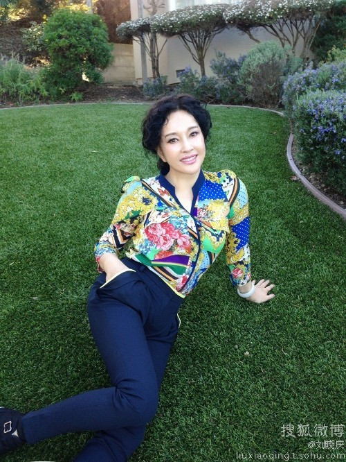 Lưu Hiểu Khánh tạo dáng tại trường quay phim Tùy Đường anh hùng.