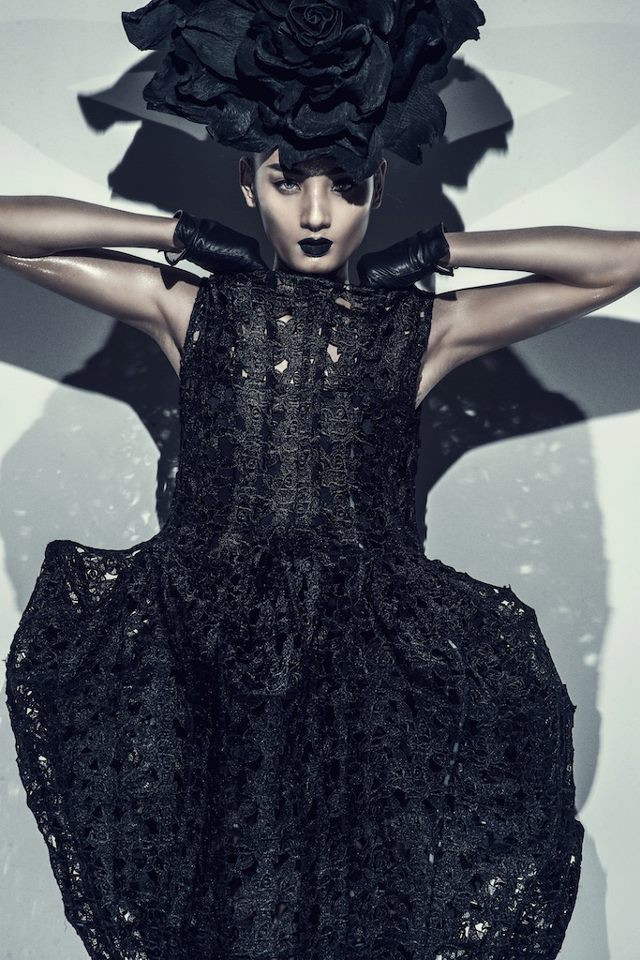 Lê Thúy với gương mặt sắc cạnh trong bộ trang phục mới nhất của NKT Đỗ Mạnh Cường. Lê Thúy với gương mặt sắc cạnh trong bộ trang phục mới nhất của NKT Đỗ Mạnh Cường.