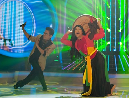 Đại Nghĩa hóa thân thành NSND Thu Hiền.