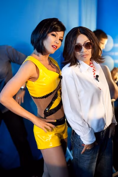 Thu Minh (Thúy Uyên) và John Lennon (Phương Thanh) sánh vai ở Gương mặt thân quen