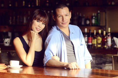 Bạn trai cũ của siêu mẫu Hà Anh - Bobby Chinn. Ngoài công việc là đầu bếp kiêm MC nổi tiếng thế giới, Bobby Chinn hiện tại còn là Đại sứ Du lịch Việt Nam tại Châu Âu.