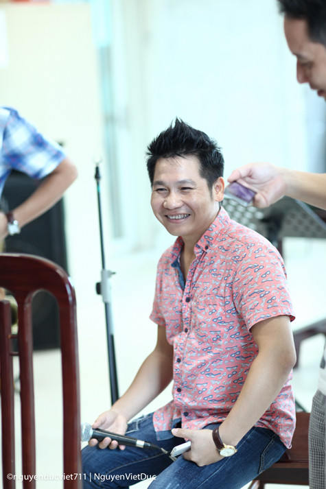 Dù vất vả nhưng không khí phòng tập của Trọng Tấn vẫn không thiếu nụ cười.