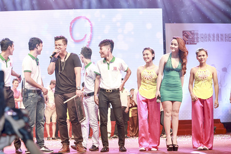 Vào chung kết, đội Thanh Huyền đã giành chiến thắng trước đội của Đinh Mạnh Ninh