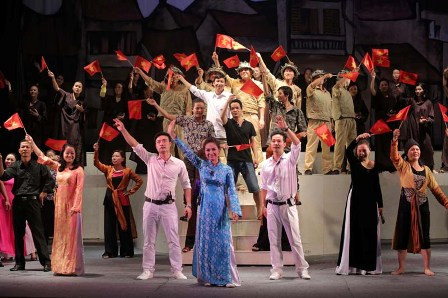 Một số cảnh trong vở &quot;Cánh chin trắng trong đêm&quot;