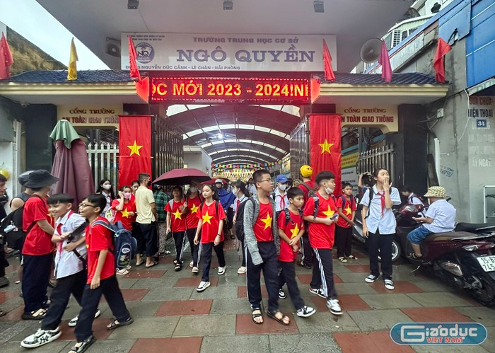 Nhiều năm qua, mô hình cổng trường an toàn giao thông tại Trường Trung học cơ sở Ngô Quyền đã phát huy hiệu quả tích cực. (Ảnh: LT) Ảnh 3.jpg