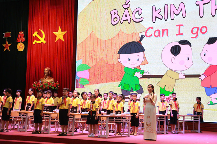Giáo viên đã tích cực chủ động sử dụng nguồn học liệu số và ứng dụng AI vào giảng dạy môn tiếng Anh (Ảnh: LT) GDVN_cd-tieng-anh-3.jpg