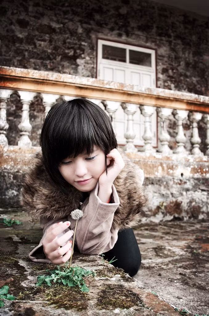 Mình là một cô gái hay cười, vui vẻ với mọi người,thích màu hồng, thích đi mưa, thích chụp ảnh và đặc biệt thích ngủ nướng và ăn vặt !