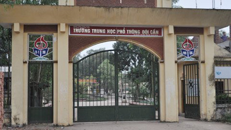 Theo hiệu trưởng Trường THPT Đội Cấn Phan Hữu Tươi: “Hiện trường chỉ còn 20-30 HS học kém những vẫn muốn đăng ký thi ĐH. Trường đang tích cực vận động để các em thay đổi quyết định cho hợp lý”.