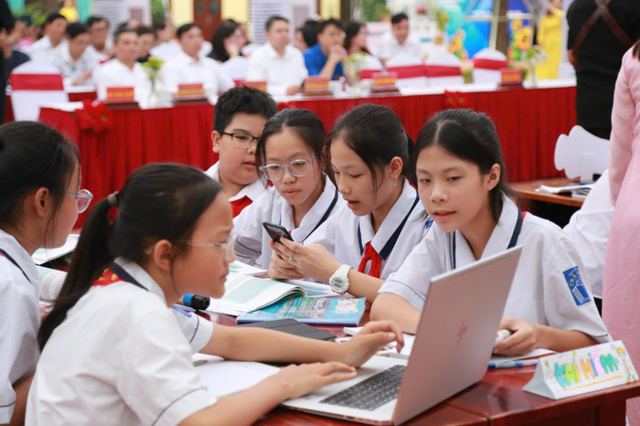 Học sinh hứng thú học tập (Ảnh: Lã Tiến) GDVN_thcs-tran-phu-cd-2024-13.jpg