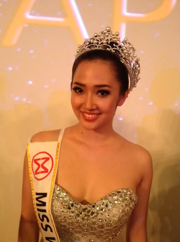 Karisa Sukamto đã trở thành Hoa hậu Singapore 2012 với chiều cao 1,6m. Ảnh. Beautycontestupdate.