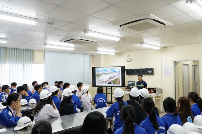 Khoa Kinh tế có nhiều ưu thế đặc thù trong việc thu hút các nguồn lực phục vụ đào tạo (Ảnh: LT) Khoa Kinh tế có nhiều ưu thế đặc thù trong việc thu hút các nguồn lực phục vụ đào tạo (Ảnh: LT)