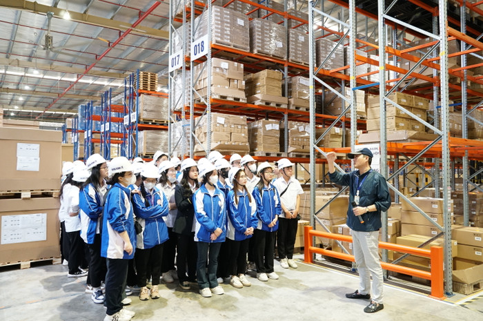 Sinh viên năm thứ nhất được tham gia trải nghiệm thực tế tại doanh nghiệp (Ảnh: LT) Sinh viên năm thứ nhất được tham gia trải nghiệm thực tế tại doanh nghiệp (Ảnh: LT)