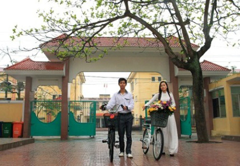 Vấn đề giáo dục kỹ năng sống cho học sinh luôn được các lãnh đạo trường THPT Chuyên Lê Hồng Phong quan tâm