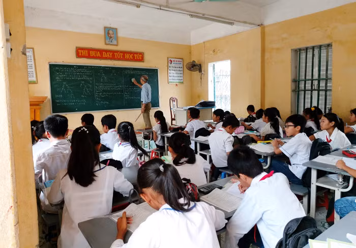 Sau khi công dân có đơn tố cáo, Trường Trung học cơ sở Liên Hòa đã rà soát và trả lại số tiền đã chi trả thiếu cho người nghèo (Ảnh: Lã Tiến)