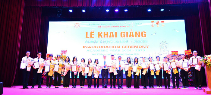 Trường đại học Hàng hải Việt Nam khen thưởng các tân sinh viên khoá 65 đạt điểm cao (Ảnh: LT) GDVN_dhhh-khai-giang-2024-2025-1.jpg