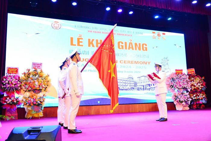 Nghi thức tuyên thệ của tân sinh viên khoá 65 Trường đại học Hàng hải Việt Nam (Ảnh: LT) GDVN_dhhh-khai-giang-2024-2025-2.jpg