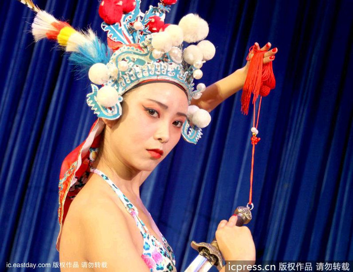 Một võ tướng. Một võ tướng.