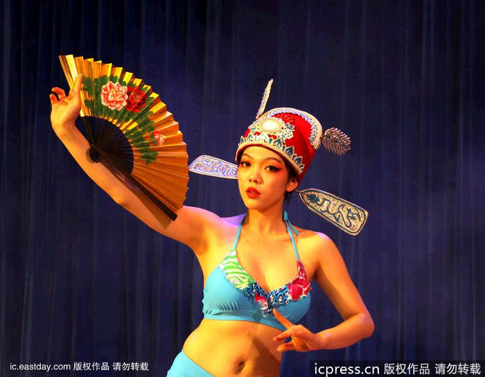 Tạo hình một tân lang (chú rể). Tạo hình một tân lang (chú rể).