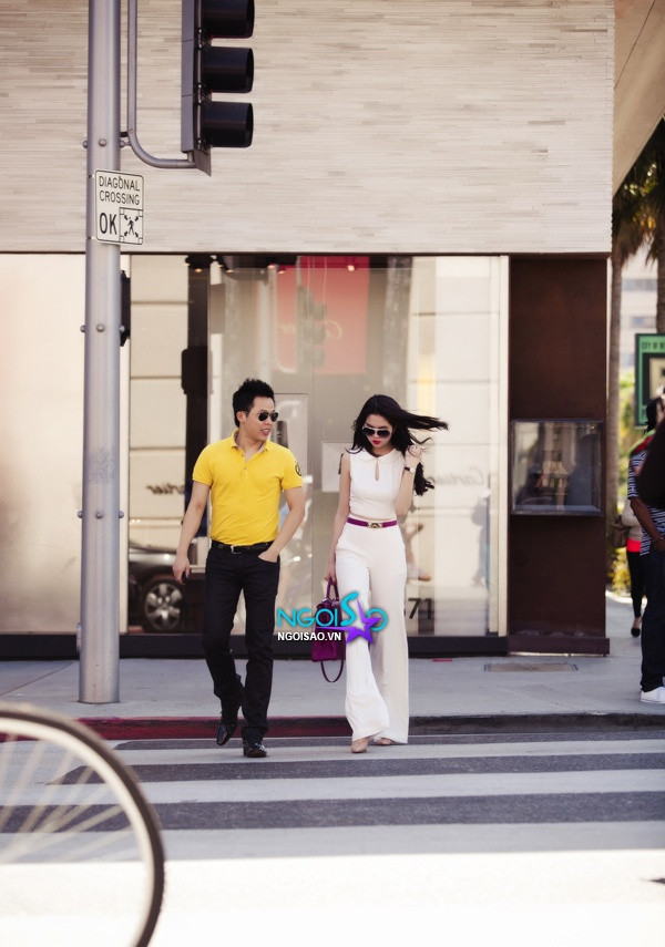 "Nữ hoàng nội y" diện đầm trắng kiêu sa trên phố Beverly Hill "Nữ hoàng nội y" diện đầm trắng kiêu sa trên phố Beverly Hill