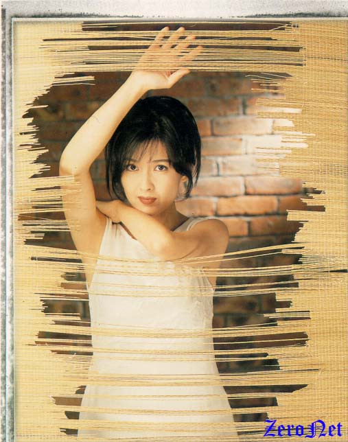 Chinh phục khán giả bằng nhan sắc đã đành, Châu Huệ Mẫn còn khiến người ta như "say men rượu" với giọng hát ngọt ngào, đậm chất trữ tình. Xem thêm: Mỹ nữ Trời ban: Lâm Thanh Hà - như mây, như khói, lại như sương.