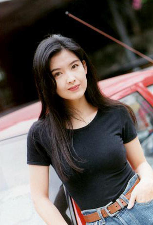 Ngay đến các bạn diễn cùng thời cũng có người thổ lộ rằng:tôi ước được đóng cặp cùng Châu Huệ Mẫn. Đôi mắt trong veo của cô ấy hớp hồn tôi. Xem thêm: Mỹ nữ Trời ban: Lâm Thanh Hà - như mây, như khói, lại như sương.