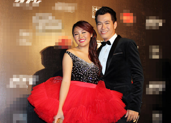 Văn Mai Hương vô tình bị biến thành "bé mập" với bộ váy này, thậm chí màu son và đuôi váy của cô nàng còn gợi mở liên tưởng tới ... chào mào đỏ. Xem thêm: Điểm danh những chiếc "cằm mới" của Sao Việt. Văn Mai Hương vô tình bị biến thành "bé mập" với bộ váy này, thậm chí màu son và đuôi váy của cô nàng còn gợi mở liên tưởng tới ... chào mào đỏ. Xem thêm: Điểm danh những chiếc "cằm mới" của Sao Việt.