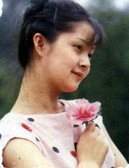 Cô nữ sinh trường múa trong sáng, rạng ngời như giọt sương trên chiếc lá sớm thu. (Ảnh: HB) Xem thêm: "Mỹ nữ Trời Ban" - Lâm Thanh Hà như mây, như khói, lại như sương.