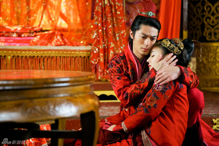 Một cái kết mở của đạo diễn Vu Chính từng làm nhiều khán giả cũng như những người hâm mộ truyện võ hiệp Kim Dung tỏ ra bất bình. Dù sao phiên bản mới lần này của Tiếu Ngạo Giang Hồ cũng là một bom tấn thu hút người xem của đài truyền hình vệ tinh Hồ Nam.