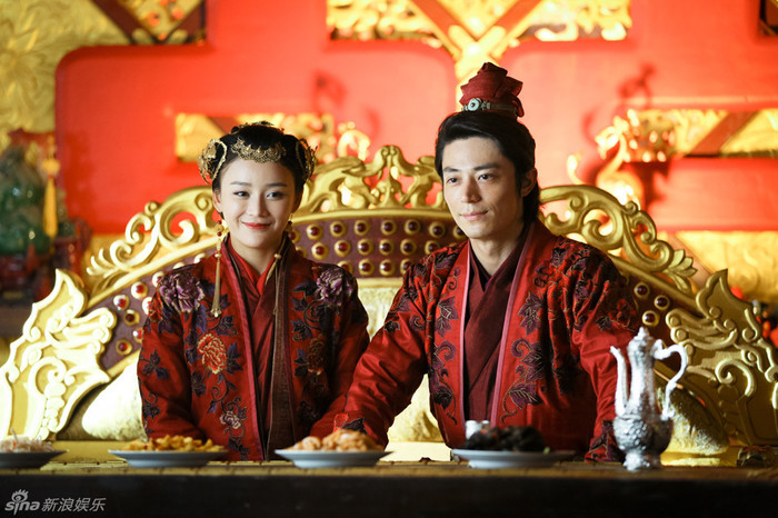 Tuy nhiên ở tập cuối, Đông Phương Bất Bại đã dùng trái tim của chính mình để cứu mạng tình địch Nhậm Doanh Doanh.