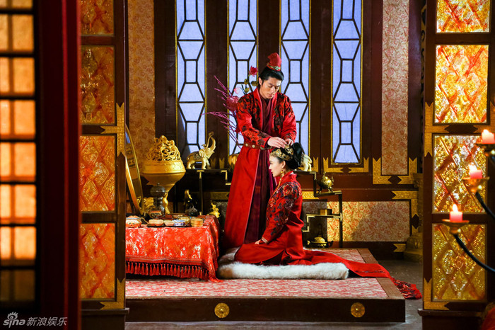 Cặp đôi cuối cùng cũng đến được với nhau bởi trong kịch bản tân "Tiếu Ngạo Giang Hồ" bản Vu Chính thì mối tình tay ba giữa Đông Phương Bất Bại - Lệnh Hồ Xung - Nhậm Doanh Doanh khiến nhiều người cho rằng cặp đôi Xung - Doanh không đến được với nhau.