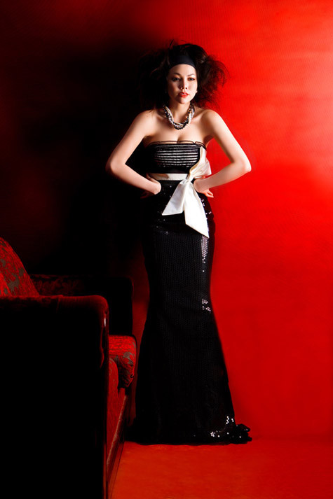 Trà Ngọc Hằng vốn là người rất thích làm mới mình qua từng shot ảnh nên những hình ảnh mới và đẹp của cô thường xuyên xuất hiện trên mặt báo. Trà Ngọc Hằng vốn là người rất thích làm mới mình qua từng shot ảnh nên những hình ảnh mới và đẹp của cô thường xuyên xuất hiện trên mặt báo.