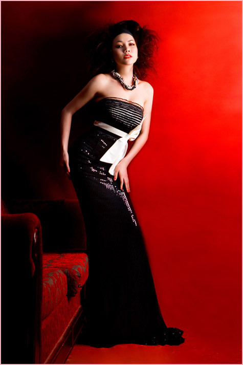 Cô chia sẻ: "Tôi thấy thực sự tự tin khi diện một bộ đồ ôm sát người. Như thế, tôi có thể khoe được những đường cong… cũng rất ổn trên cơ thể mình. Tôi chưa bao giờ nghĩ là mình sẽ phải cạnh tranh với ai. Đặc biệt là một người bạn thân của mình như Ngọc Trinh. Tôi chỉ luôn tự nhắc bản thân mình rằng cái gì là lợi thế, là ưu điểm của mình thì sẽ cố gắng phát huy hết khả năng nhưng cũng không cần quá lo lắng để tạo áp lực cho bản thân." Cô chia sẻ: "Tôi thấy thực sự tự tin khi diện một bộ đồ ôm sát người. Như thế, tôi có thể khoe được những đường cong… cũng rất ổn trên cơ thể mình. Tôi chưa bao giờ nghĩ là mình sẽ phải cạnh tranh với ai. Đặc biệt là một người bạn thân của mình như Ngọc Trinh. Tôi chỉ luôn tự nhắc bản thân mình rằng cái gì là lợi thế, là ưu điểm của mình thì sẽ cố gắng phát huy hết khả năng nhưng cũng không cần quá lo lắng để tạo áp lực cho bản thân."