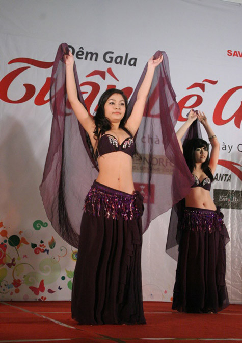Ngoài ra, Belly dance còn là một bộ môn thể thao có tác dụng giảm cân rất hiệu quả cho teen, giúp bạn có vóc dáng thon thả hơn, nhất là vòng eo. Còn một tác dụng khác nữa là sẽ giúp cơ thể bạn linh hoạt hơn, các cơ phát triển toàn diện hơn. Ngoài ra, Belly dance còn là một bộ môn thể thao có tác dụng giảm cân rất hiệu quả cho teen, giúp bạn có vóc dáng thon thả hơn, nhất là vòng eo. Còn một tác dụng khác nữa là sẽ giúp cơ thể bạn linh hoạt hơn, các cơ phát triển toàn diện hơn.
