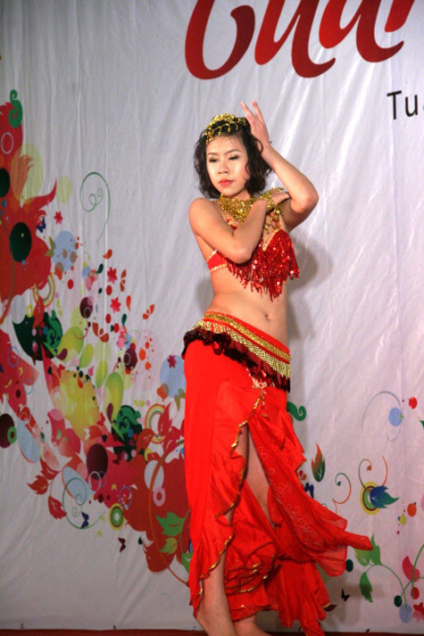 Theo đánh giá của BGK, các nữ sinh đã thể hiện được nhiều kỹ thuật khó của Belly dance với độ chính xác cao cùng sự kết hợp nhuần nhuyễn cùng âm nhạc. Tuy nhiên, trong phần trình diễn của mình, các nữ sinh vẫn chưa thể hiện được hết sự biểu cảm của khuôn mặt để cho bài diễn trở nên hoàn hảo. Theo đánh giá của BGK, các nữ sinh đã thể hiện được nhiều kỹ thuật khó của Belly dance với độ chính xác cao cùng sự kết hợp nhuần nhuyễn cùng âm nhạc. Tuy nhiên, trong phần trình diễn của mình, các nữ sinh vẫn chưa thể hiện được hết sự biểu cảm của khuôn mặt để cho bài diễn trở nên hoàn hảo.