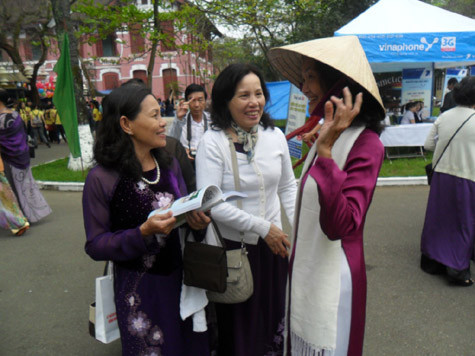 Mừng vui khi gặp lại bạn cũ Mừng vui khi gặp lại bạn cũ