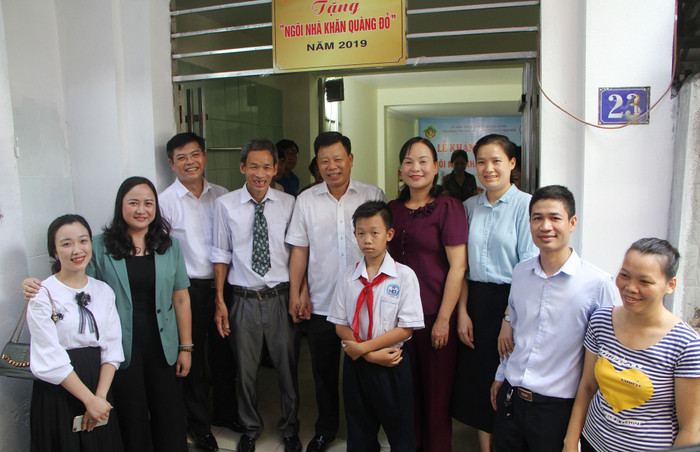 Trường Trung học cơ sở Ngô Quyền (quận Lê Chân, Hải Phòng) khánh thành công trình măng non “ngôi nhà khăn quàng đỏ” tặng em Vũ Thành Vinh (Ảnh: Lã Tiến) Trường Trung học cơ sở Ngô Quyền (quận Lê Chân, Hải Phòng) khánh thành công trình măng non “ngôi nhà khăn quàng đỏ” tặng em Vũ Thành Vinh (Ảnh: Lã Tiến)