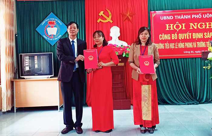 Uông Bí sáp nhập 2 trường tiểu học, thành lập Trường tiểu học Lê Hồng Phong Uông Bí sáp nhập 2 trường tiểu học, thành lập Trường tiểu học Lê Hồng Phong