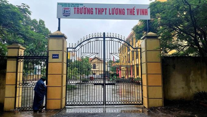 Trường Trung học phổ thông Lương Thế Vinh tuyển sinh vượt chỉ tiêu được giao trong khi chưa được Uỷ ban nhân dân tỉnh Quảng Ninh phê duyệt (Ảnh: CTV) Trường Trung học phổ thông Lương Thế Vinh tuyển sinh vượt chỉ tiêu được giao trong khi chưa được Uỷ ban nhân dân tỉnh Quảng Ninh phê duyệt (Ảnh: CTV)