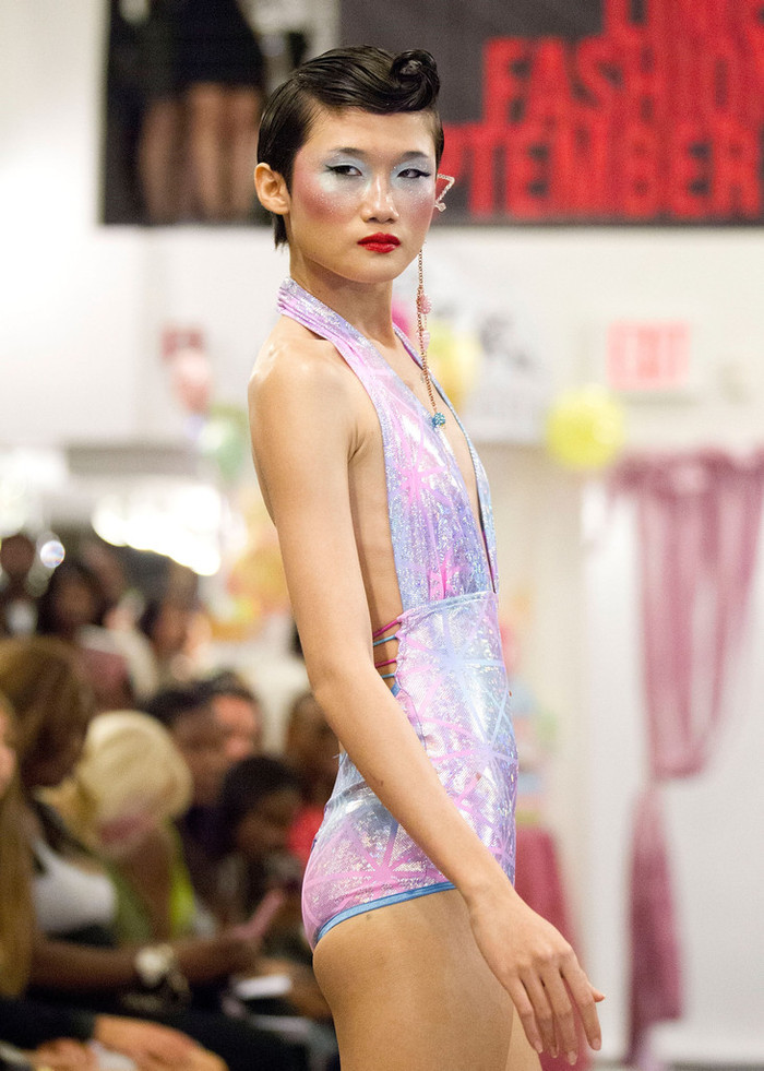 Kha Mỹ Vân trong bộ sưu tập của nhà thiết kế Edwing D'Angelo tại Tuần lễ Thời trang Mercedes-Benz 2013 .Ảnh. Dario Cantatore/Getty Images North America. Kha Mỹ Vân trong bộ sưu tập của nhà thiết kế Edwing D'Angelo tại Tuần lễ Thời trang Mercedes-Benz 2013 .Ảnh. Dario Cantatore/Getty Images North America.