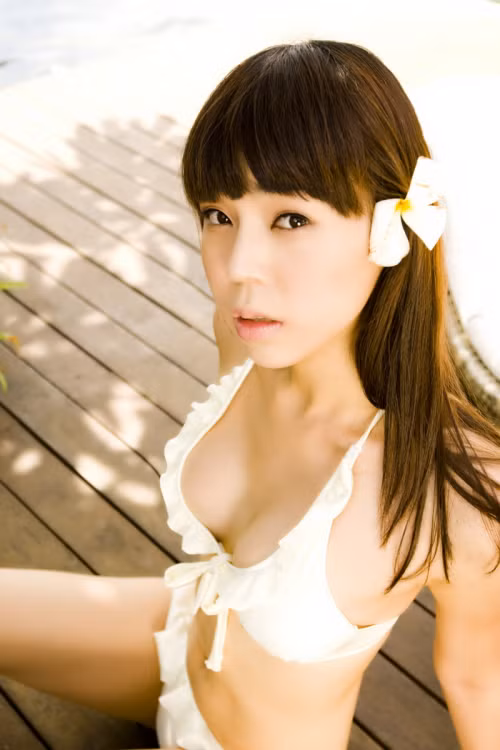 Từng tốt nghiệp khoa Múa truyền thống tại Học viên Nghệ thuật Seoul, ĐH Quốc gia Hàn Quốc nên Choi Han-bit sở hữu thân hình chuẩn mặc dù khi đó cô vẫn còn là một nam sinh.